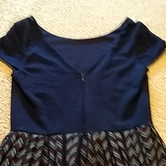 Short Chevron dress - Picture 3 of 3
